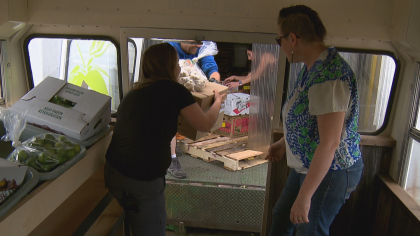 any street grocery 10pkg frame 1468 Any Street Grocery Brings Fresh Produce To Food Deserts