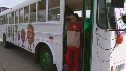 any street grocery 10pkg frame 3008 Any Street Grocery Brings Fresh Produce To Food Deserts