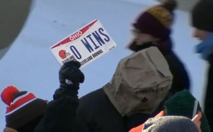 browns6 Cleveland Browns Fans Protest 0 16 Season With Parade