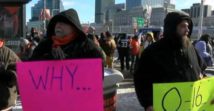 browns1 Cleveland Browns Fans Protest 0 16 Season With Parade