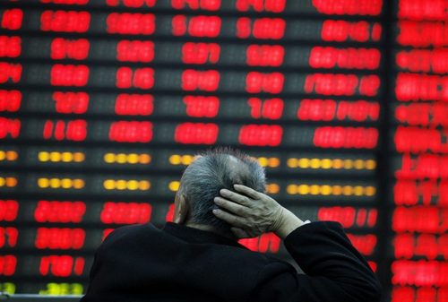 China Stocks Plummet Despite 1.2 Trillion Yuan Injection to Mitigate Effects of Epidemic