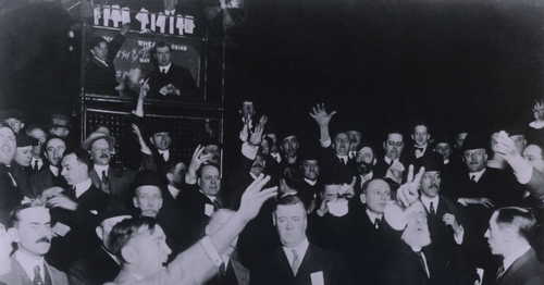 Retail Investors Are Buying the Bitcoin Institutions Are Selling